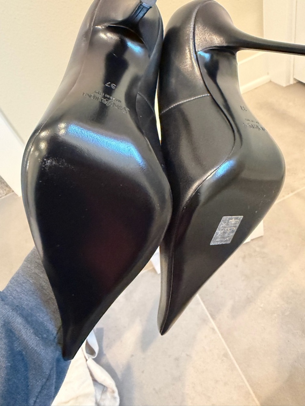 Saint Laurent Black Pointed Leather Pumps - Picture 3 of 7